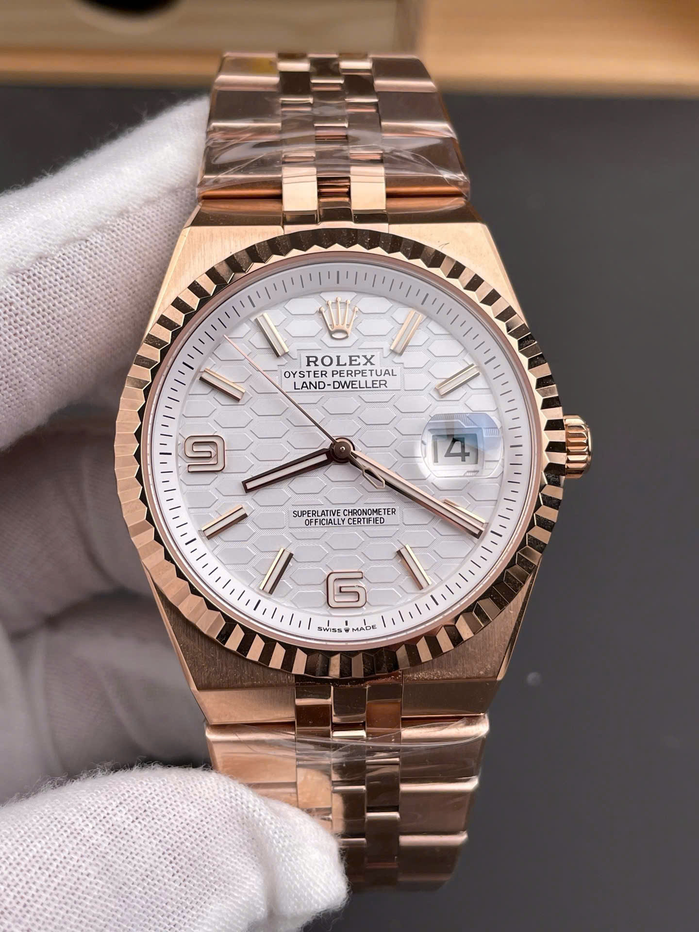 Đồng Hồ Rolex Land-Dweller Nam Màu Vàng Hồng Replica Cao Cấp Mặt Số Trắng 40mm (1)
