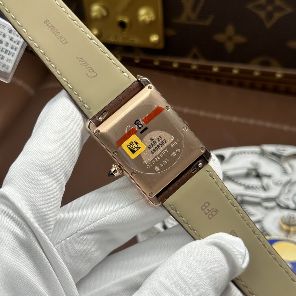 Đồng Hồ Cartier Tank Louis Màu Vàng Hồng Rep 1 1 Mặt Trắng Chải Tia 27.8×38.1mm