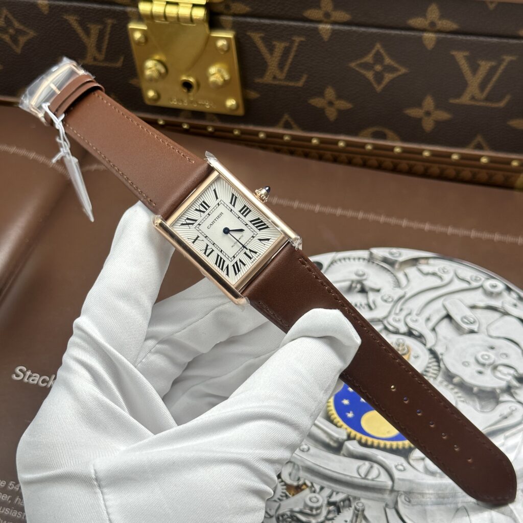 Đồng Hồ Cartier Tank Louis Màu Vàng Hồng Rep 1 1 Mặt Trắng Chải Tia 27.8×38.1mm