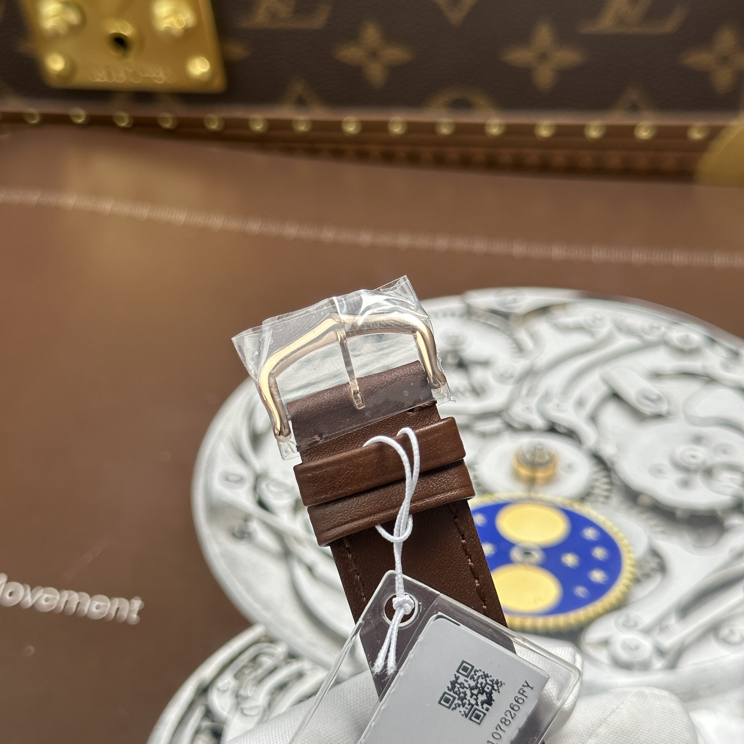 Đồng Hồ Cartier Tank Louis Màu Vàng Hồng Rep 1 1 Mặt Trắng Chải Tia 27.8×38.1mm